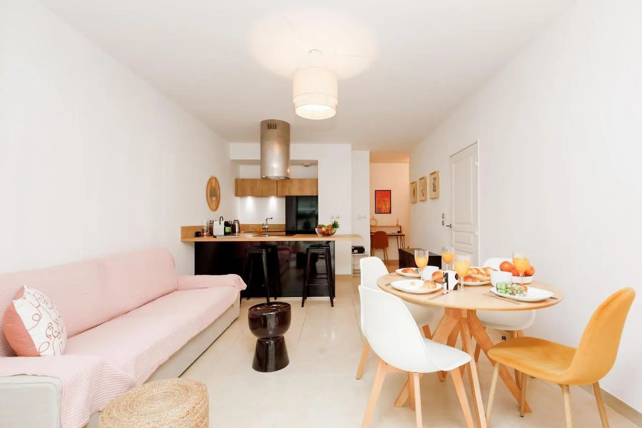 Cannes Victoria Yourhosthelper 0*,  Γαλλία